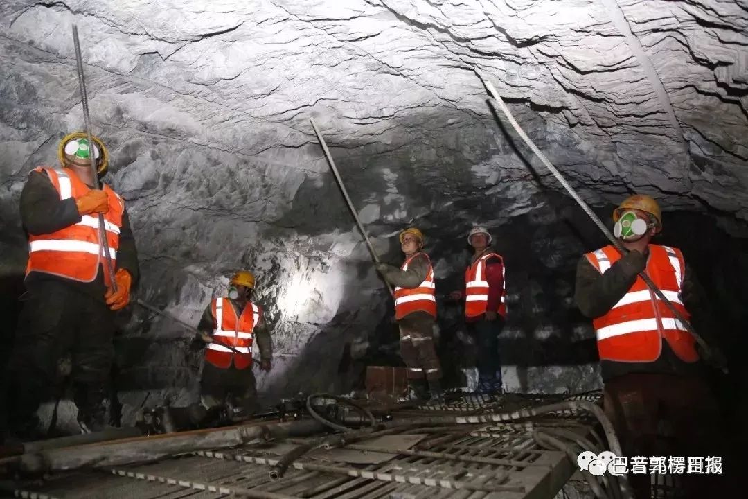 探访西天山特长隧道建设一线：天山下的掘进不停歇